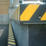 Long-Load Lift with Corrugated Wire Mesh