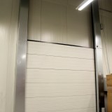 Closed Lift Gate with Vertical Running Rail (VL)