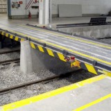 fixed-hydraulic swivel bridges in the track loading