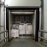 Kühlhauslogistik – Verladung – Lkw Türen geöffnet