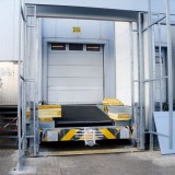 Installation of a crash guard on a loading houses